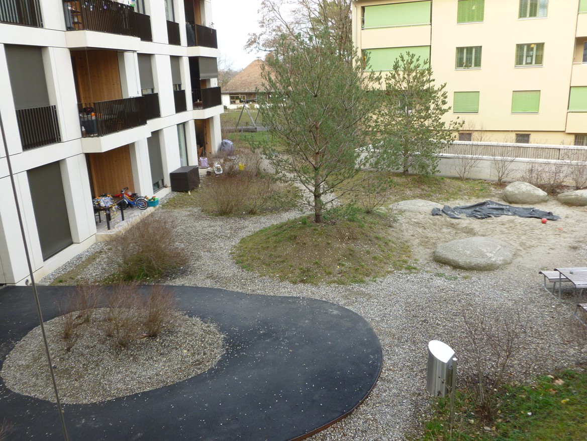 Spielplatzfläche in Wohnüberbauung